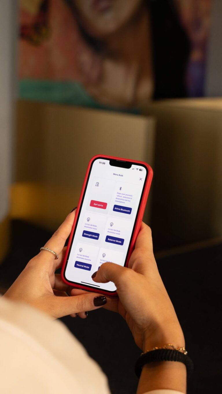 L'app BULB per aprire la porta e cambiare le luci