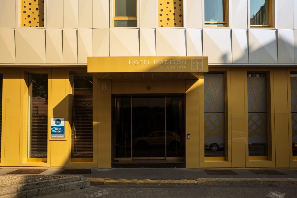 L'ingresso del BW Hotel Madison Milano